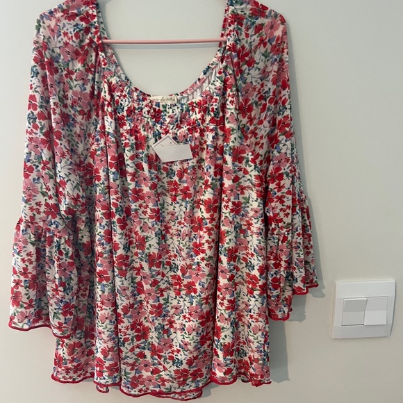 NWT Joie de vivre Floral Women's Top - Red and White - Picture 2 of 8